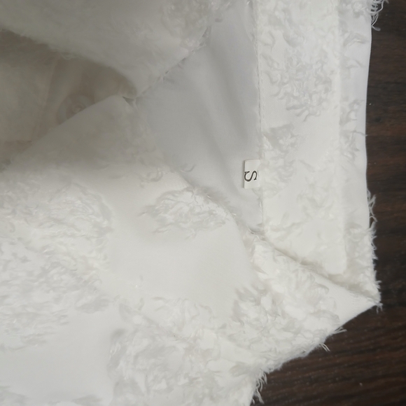 Elegant White Long Sleeve Lace Dress - Picture 6 of 8